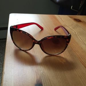 BKE Women's Bordeaux Cat Eyes Sunglasses